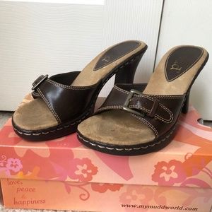 Mudd Rowland Women’s 6.5M wedge heel Brown Sandal